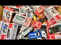 トミカのくるまたちを箱にしまっていくよ！I'll put the Tomica cars in a box!