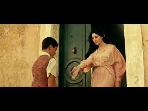 Video: Monica Bellucci Neto vrednost: Wiki, poročena, družina, poroka, plača, bratje in sestre