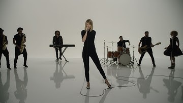 Taylor Swift - Shake It Off Outtakes Video #7 - The Band, The Fans and The Extras