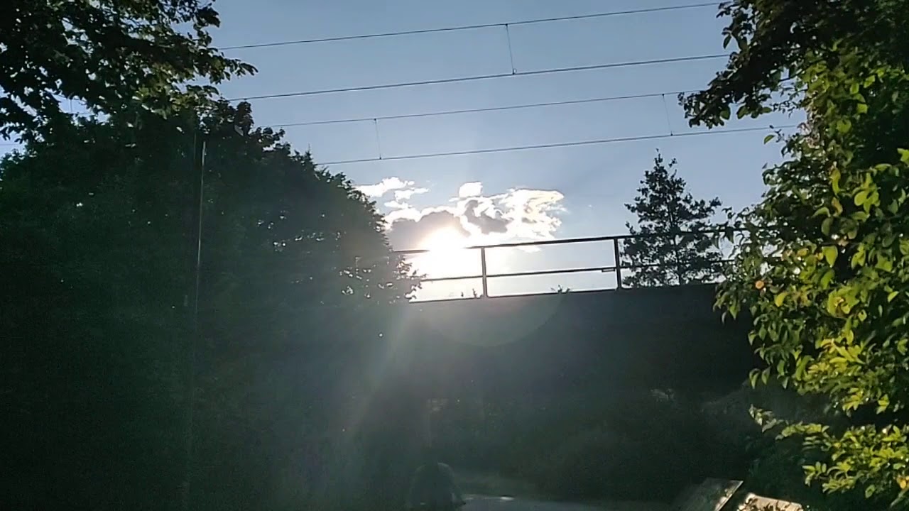 Так нравится смотреть на небо и наблюдать за ним? Потому что небо не ...