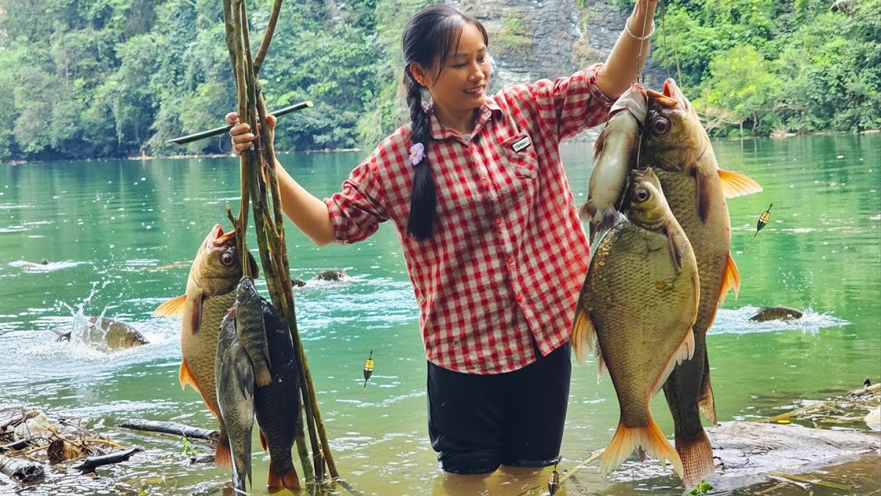 Alone Catching GIANT Fish on a Deserted Island & Selling Them for ...