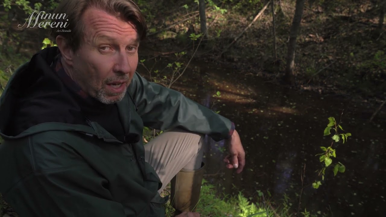 Näyttelija Martti Suosalo suoasialla