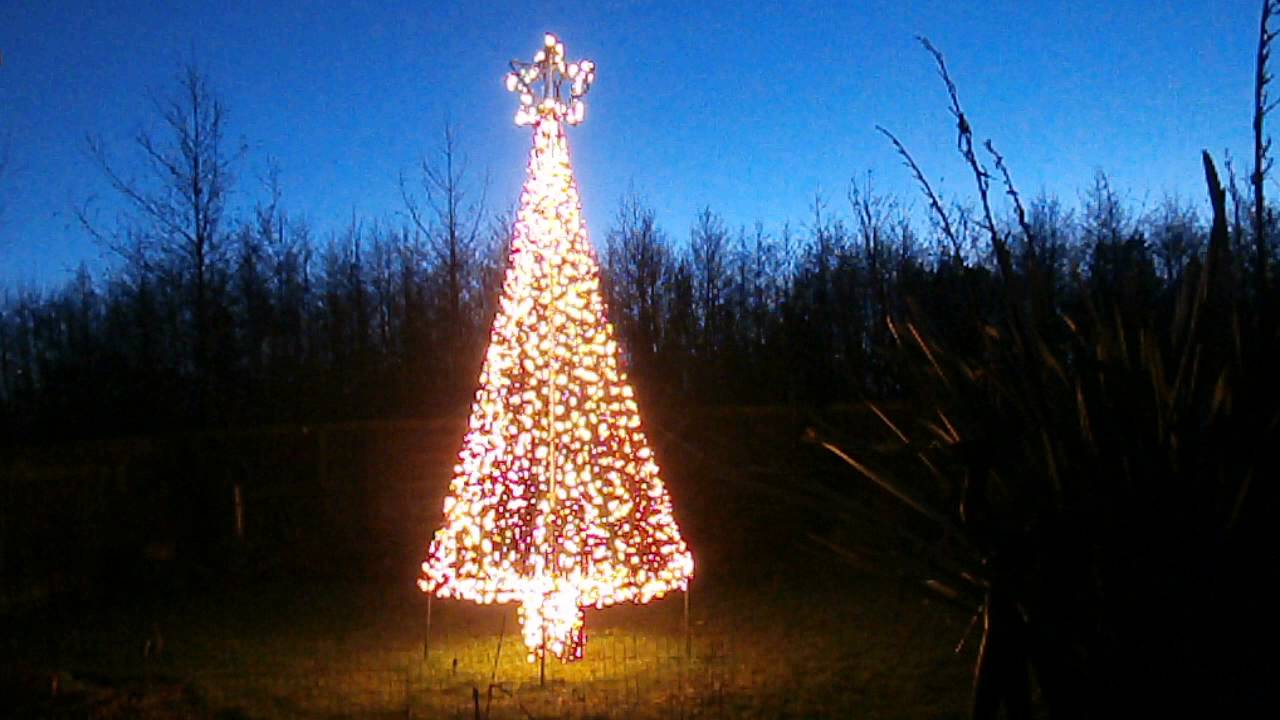 Christmas lights to music.Northumberland UK YouTube