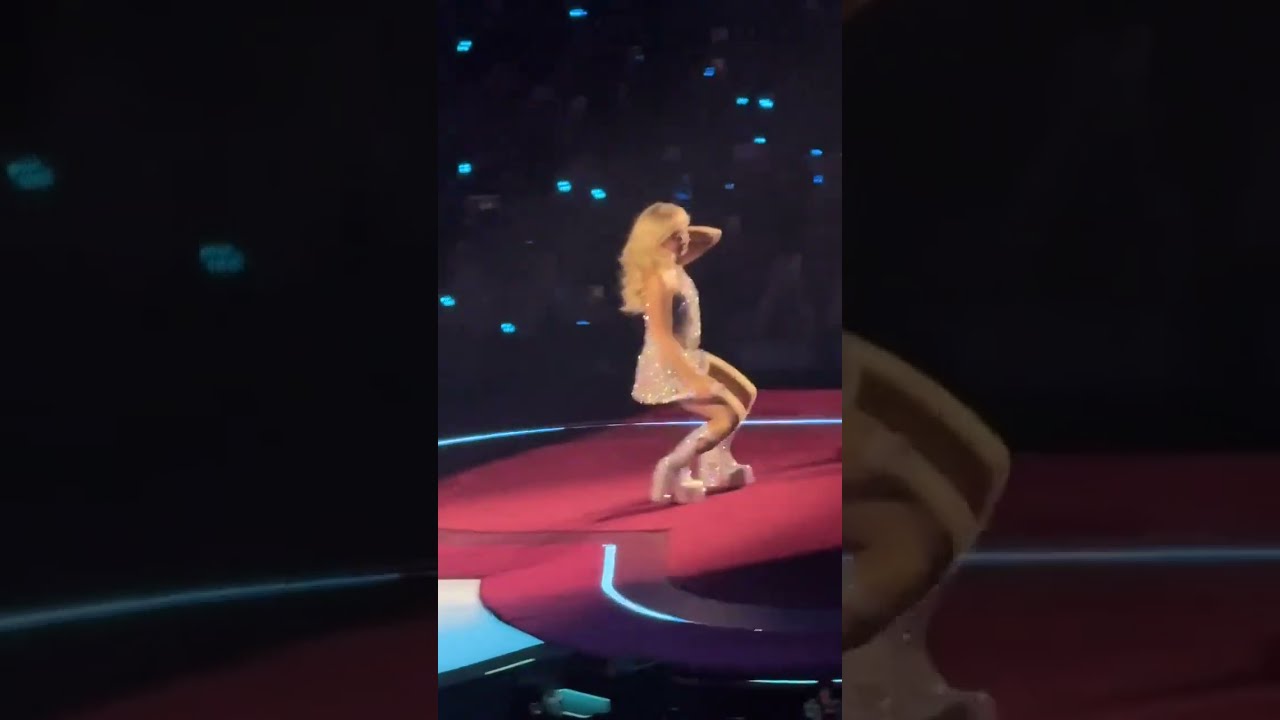 Sabrina Carpenter's NEW JUNO POSITION at the Short n' Sweet Tour, LA (N3)