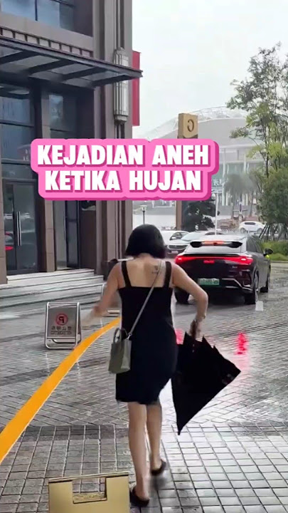 Kejadian aneh ketika hujan #videolucu #kocakabis #funny #viralshort