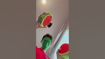 Reading the entire Shrek script 1 word per day #2406 “decapitated”