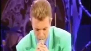 David Bowie praying at the Freddie Mercury Tribute in 1992