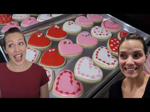 how-to-make-royal-icing-sugar-cookies-like-a-pro-|-sugar-cookie-decorating-tips,-tricks,-and-hacks