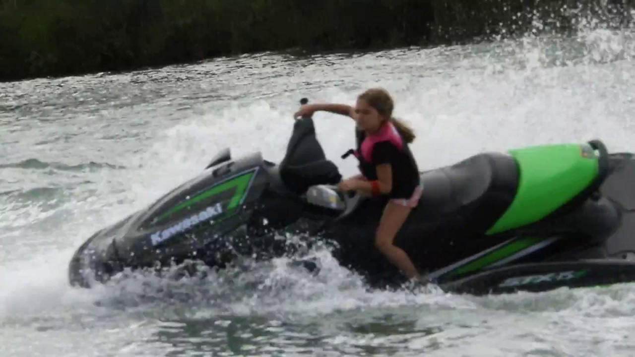 The little girl goes on jet ski YouTube