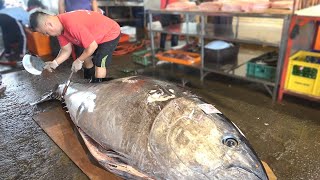 900-Pound Giant Bluefin Tuna : Masterful Cutting Skills by Expert Fishmonger!