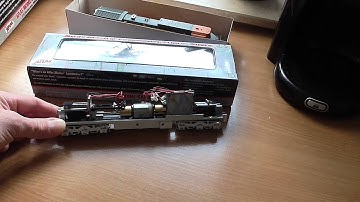 Custom brandnew H0 Atlas C40-Dash8 BNSF #856 Tsunami installed part 2/3