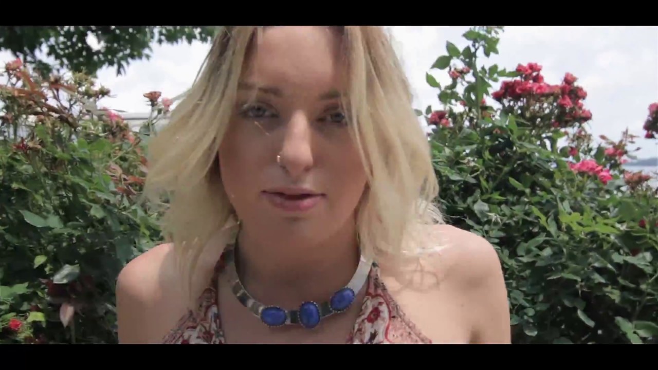 Guarda Gina Zo - Blue (Official Video) su YouTube Guarda Gina Zo - Blue (Official Video) su YouTube