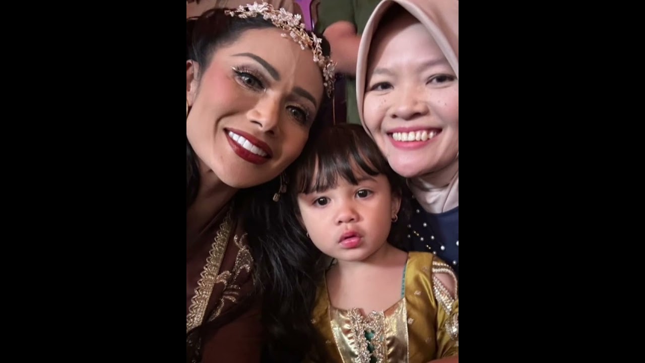 AZURA UNGKAP KANGEN PAPA MAMA PENGEN PELUK‼️EH ADA YANG KENA TAMPOL‼️🤣