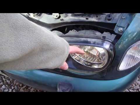 How to replace headlight and bulbs Toyota Corolla. Year models 1996 to 2002    (22)