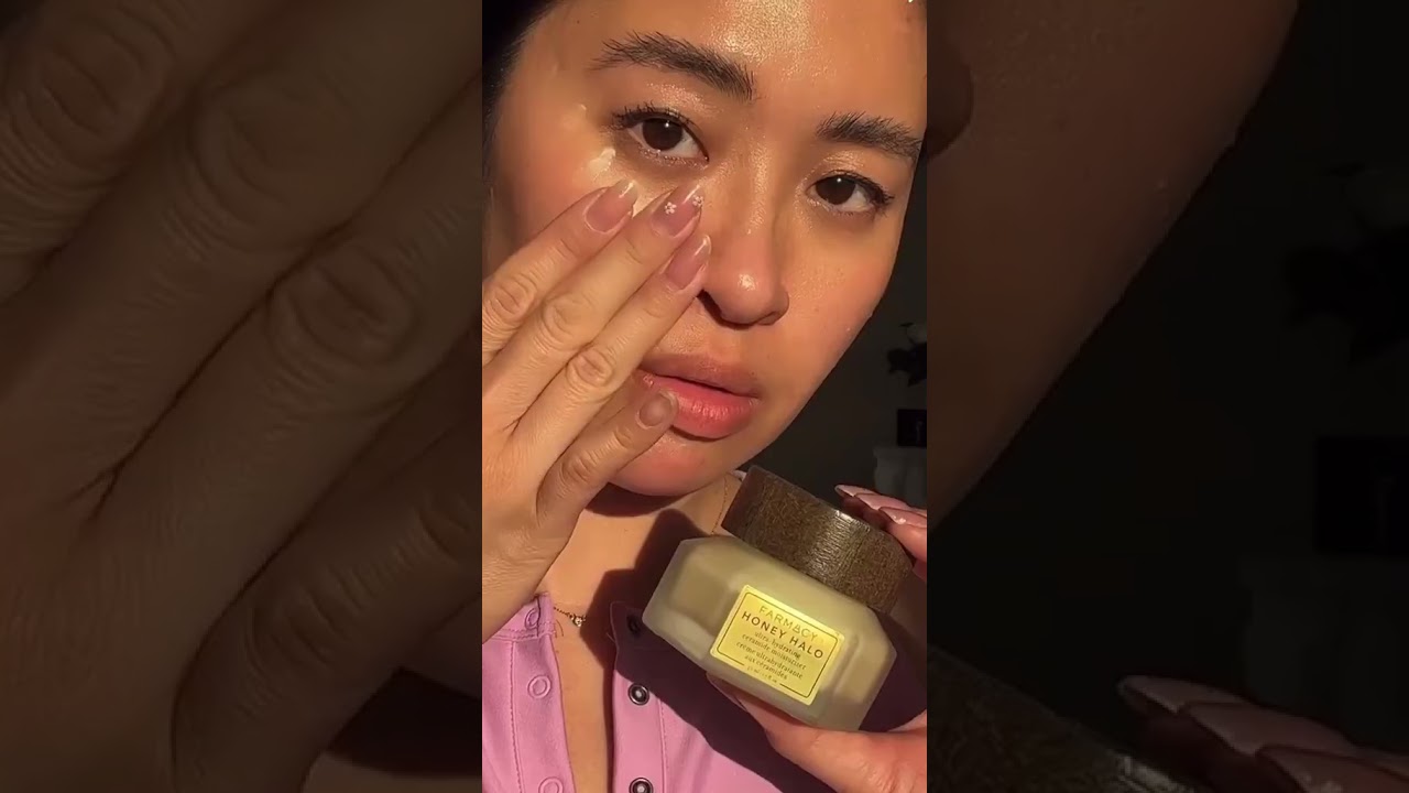 Honey Halo Ceramide Moisturizer hydrates, replenishes, AND primes for makeup. We got you, honey.