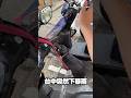 【有你真好】路邊狗狗沒地方躲雨　好心人幫忙撐傘陪伴 #Shorts