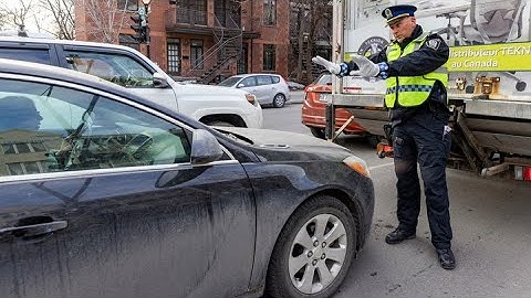 Montreal police ticket drivers who block intersections