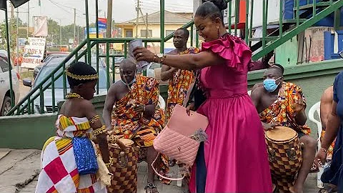 Nana Ama McBrown battles a Young Talented Girl with Adowa Dance. Watch how she splashed money on her