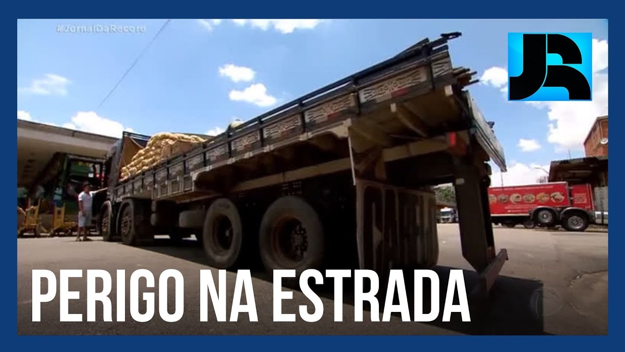 Caminhão com traseira arqueada não está sendo fiscalizado como prevê a lei  - Estradas