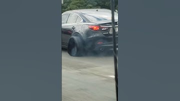 Flat tire completely falls off while driver continues driving