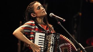 Video thumbnail of "Julieta Venegas - Limón y sal"