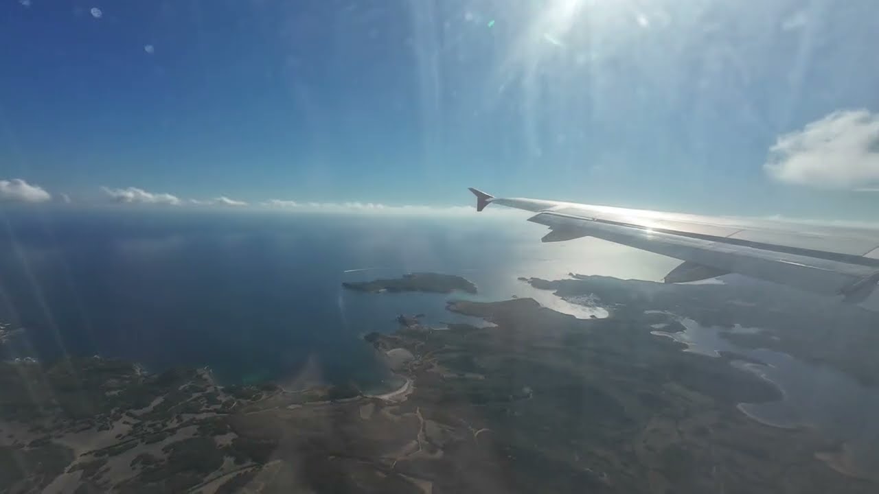Aterrizaje y despegue en el Aeropuerto de Menorca — MAH (Menorca, España)