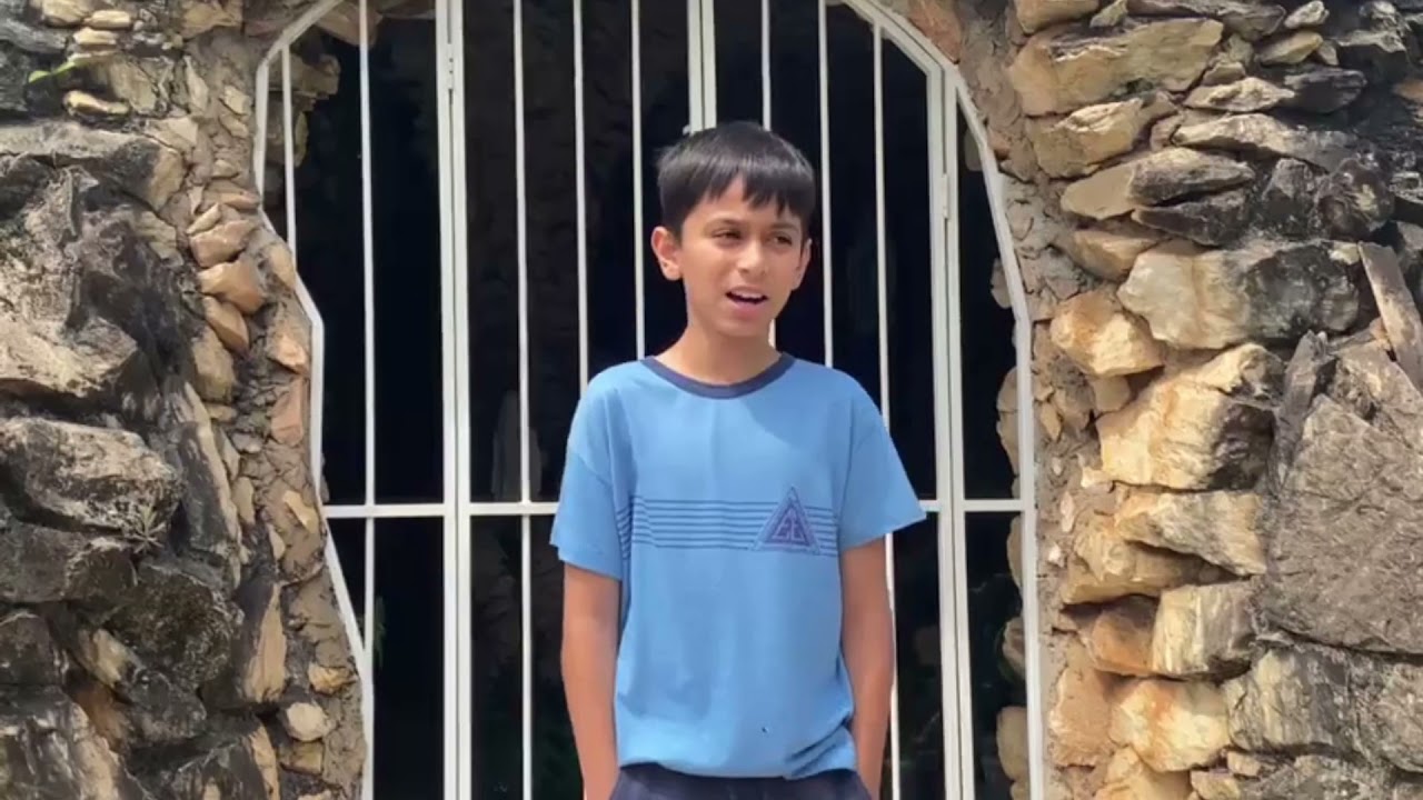 Escola divulga informações sobre o retorno das atividades presenciais e depoimento de estudantes