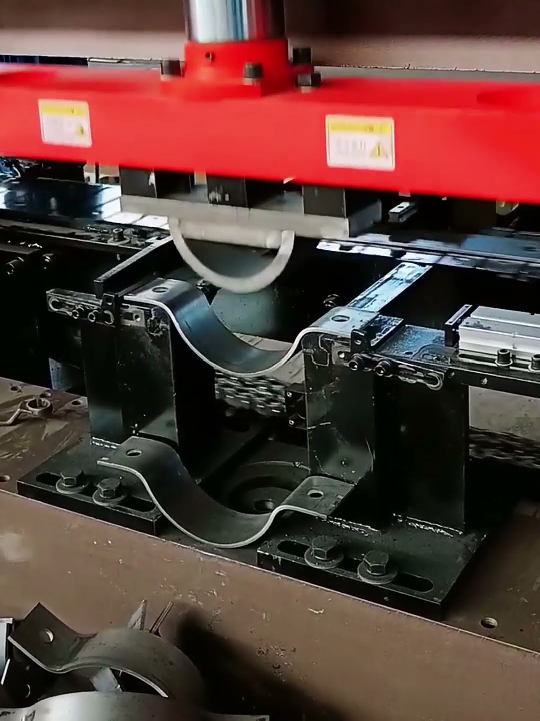 Circular buckle bending process- Good tools and machinery make work easy
