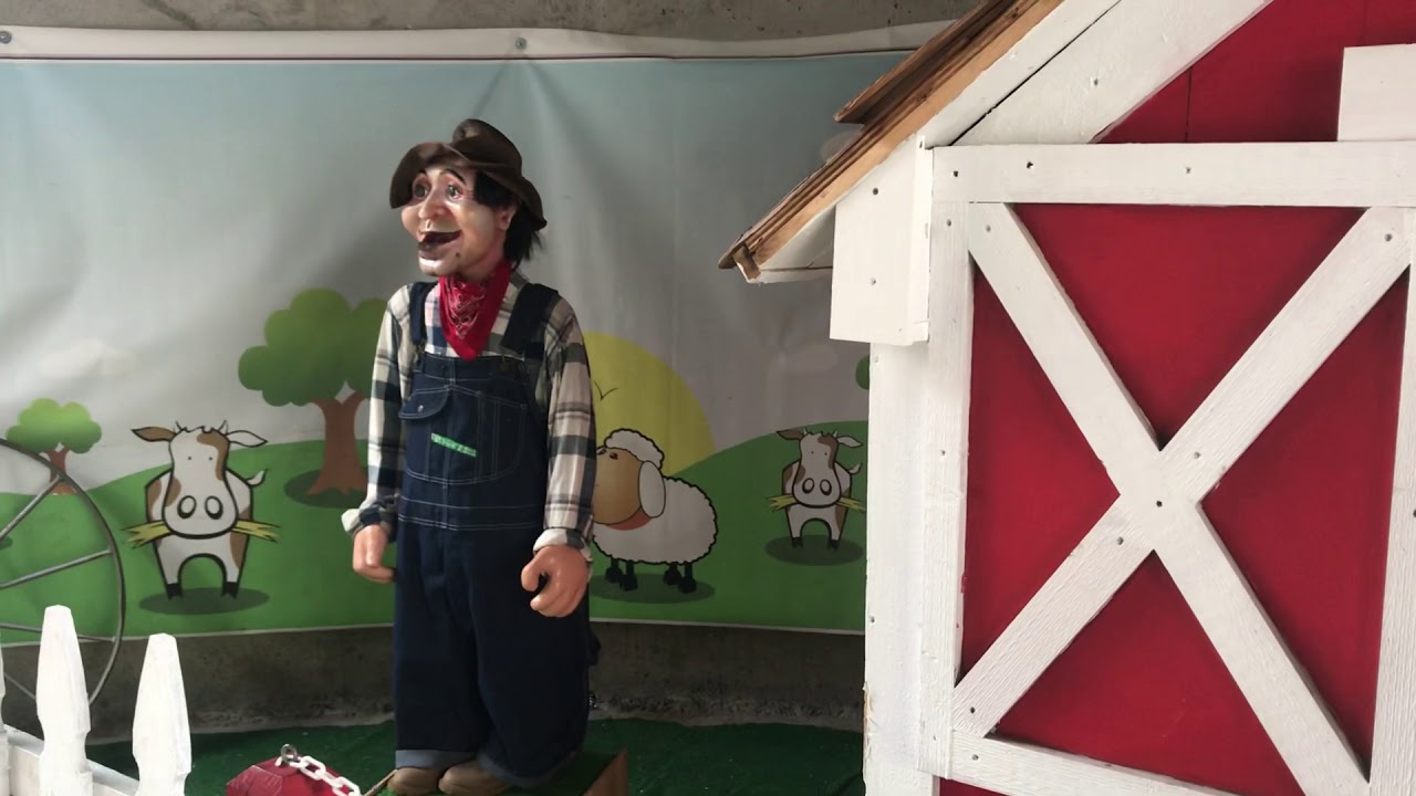 Stew Leonard’s singing cow theme