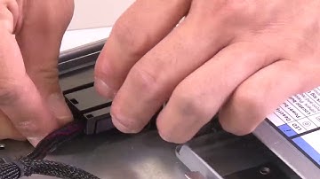 Lenovo x3650 M5 installing an operator information panel assembly