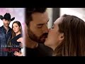 ¡Estela se entrega a Ryan! | La doble vida de Estela Carrillo | Telenovelas