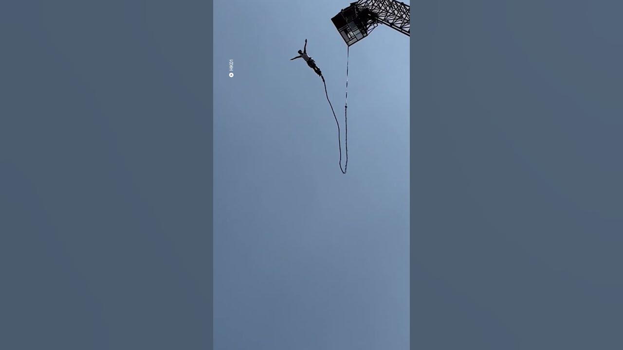 Horror moment tourist’s bungee cord snaps Horror moment tourist’s bungee cord snaps