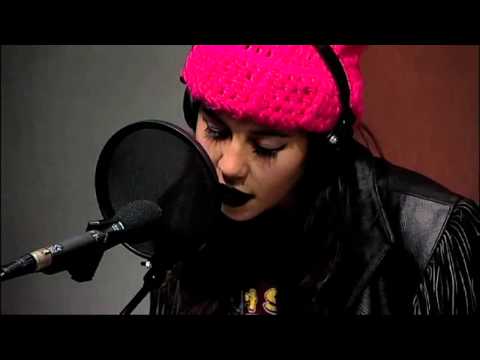 (HD) Marina and the Diamonds - Oh No! (Acoustic - BBC Radio Nottingham 02/10/2010)