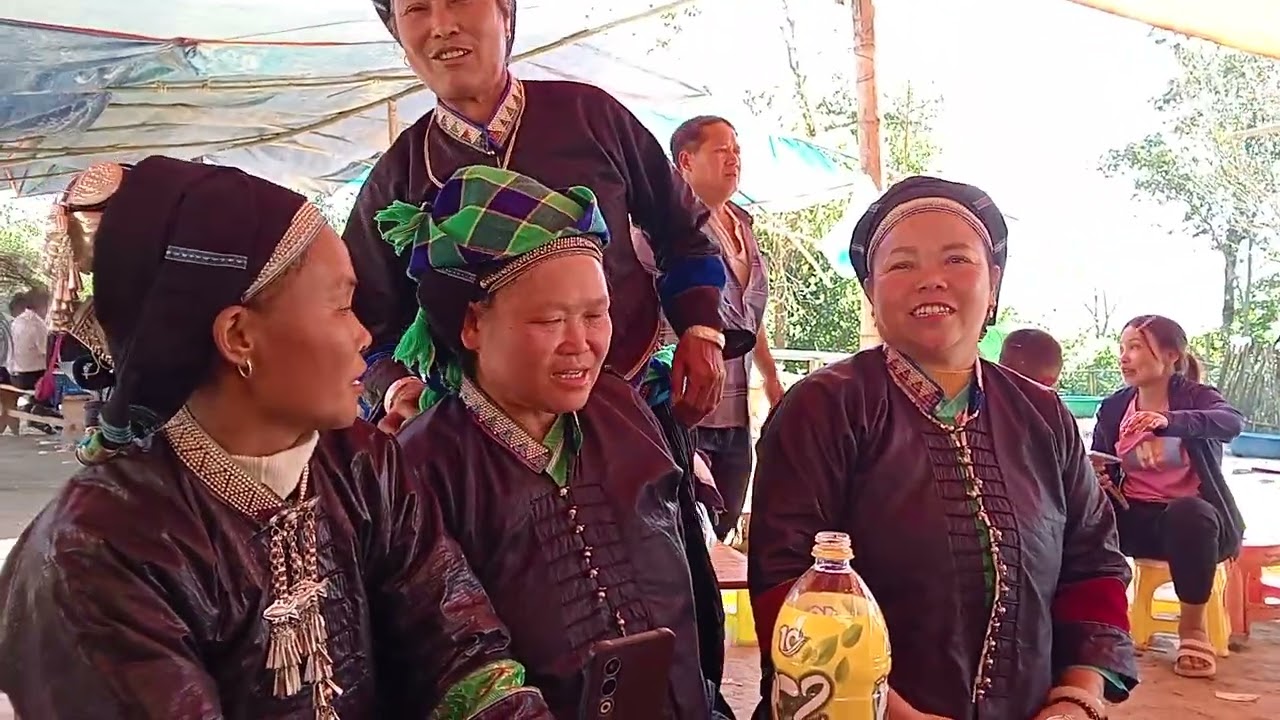 Thào mín và nùng vẽ hát giao duyên chai gái 