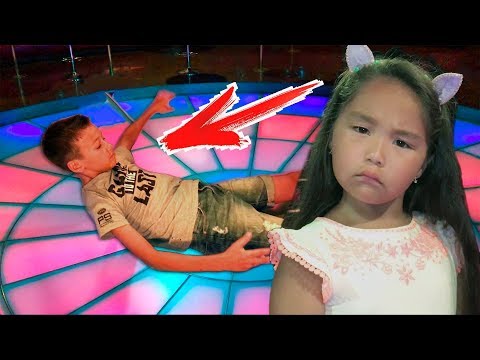 ПРИКОЛ на ДИСКОТЕКЕ Как Артур познакомился с Аминка Витаминка Disco для детей kids children