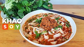 วิธีทำหน้าข้าวชอยแบบลาว​ ເຮັດຫນ້າເຂົ້າຊອຍ - Soupe Khao soy (FRA SUB)