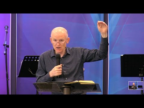 Video: Reakcia Duchovného Na Smútok Je Vrúcnym Objatím