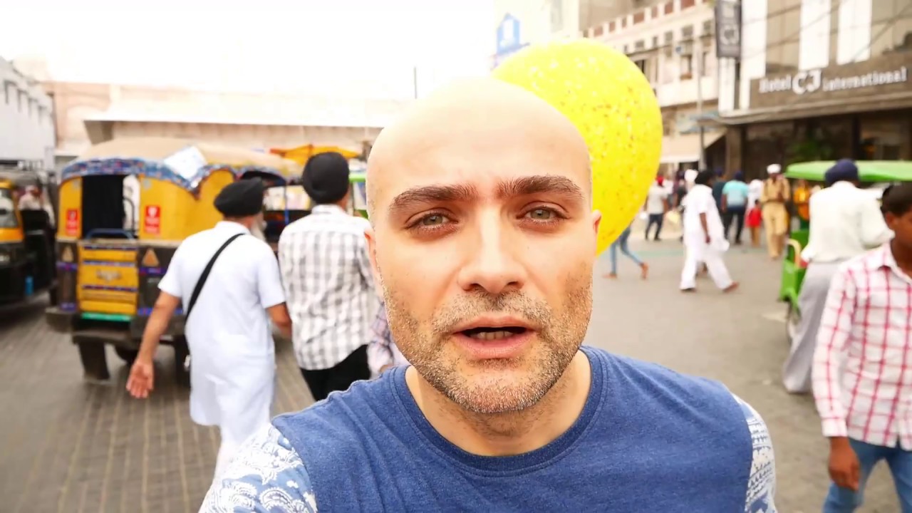 The biggest kitchen in the world (100000 people eat here everyday