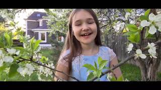 8yo Bella talks about the difference between British and American English