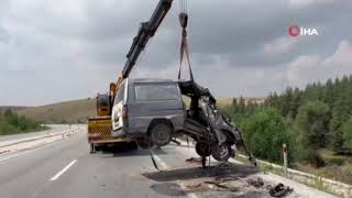 Afyonda Kontrolden Çıkarak 7 Metrelik Menfezden Aşağı Düşen Minibüsteki 2 Kişi Feci Şekilde Öldü.