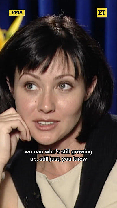 Ozgin qizlar ogziga kichik bir dikni olishadi