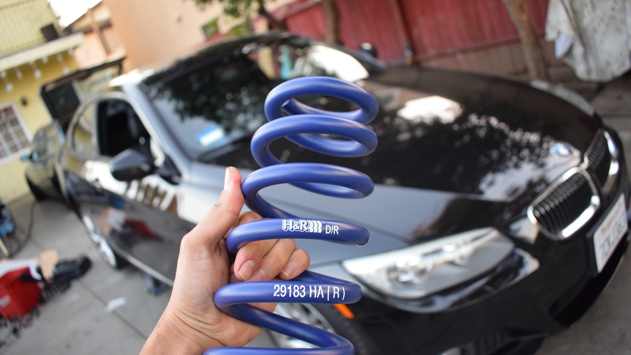 はに BMW E92 Rear Springs Installation/ H&R - YouTube