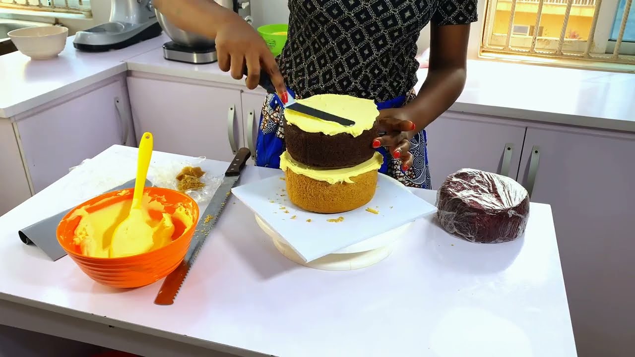 Stencil BUTTERCREAM DECORATING for  Beginners CAKE Tutorial