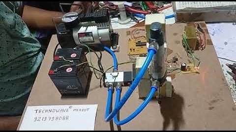 Pneumatic punching machine