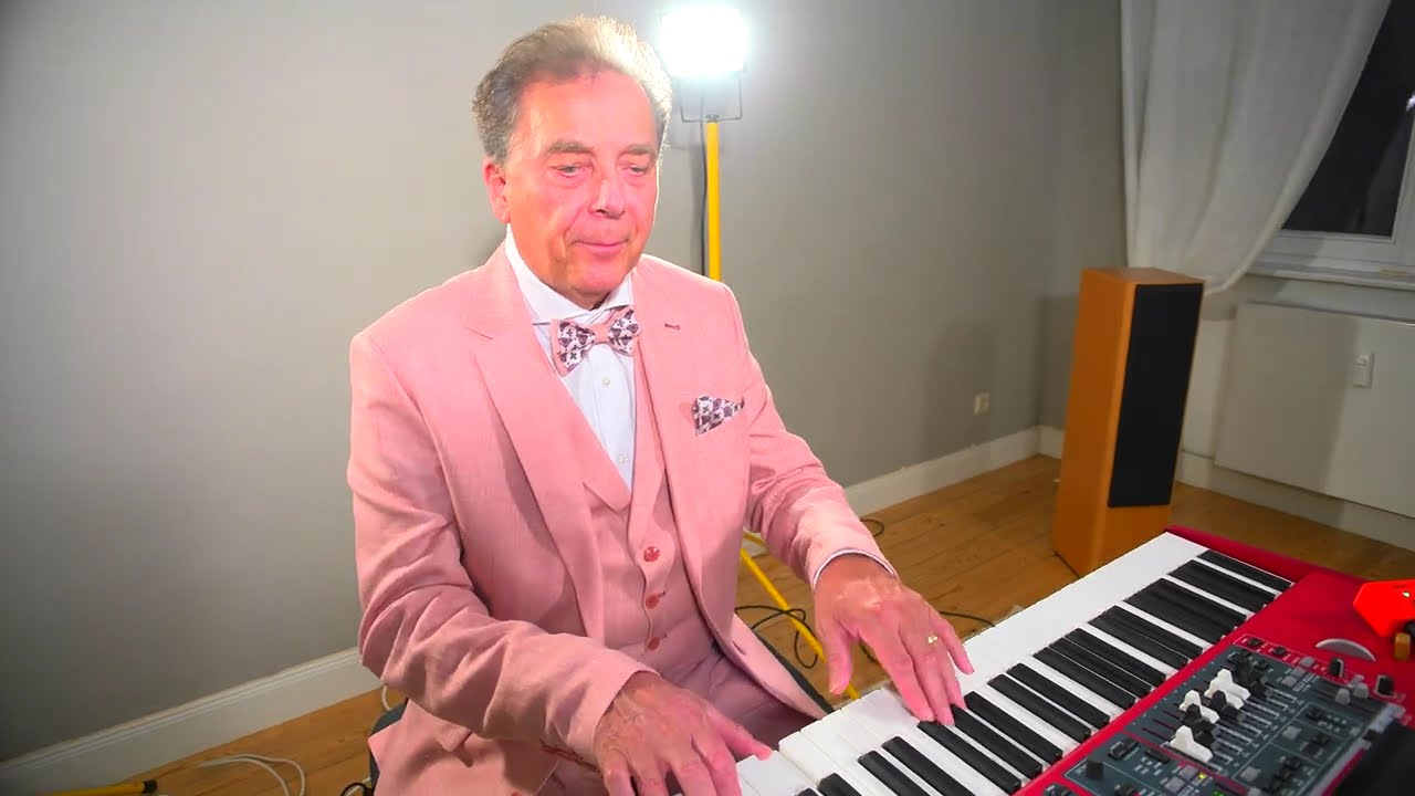 Chopin – Prelude in E Minor, Op. 28 No. 4 • Lefthanded Performance on Nord Stage 4 | Géza Loso