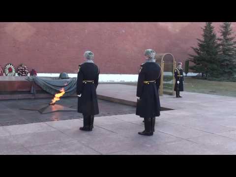 Video: Como En Los Viejos Tiempos En Rusia, Llamaron Al Guardia En La Puerta