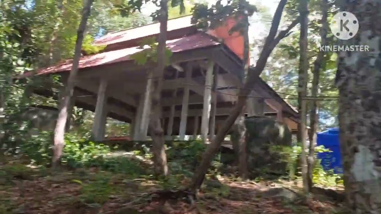 วัดสักกะวัน(ภูกุมข้าว)ไม่มีพระขึ้นมาอยู่จำพรรษา.เดินบันไดขึ้นยอดภูว่ามีอะไรอยู่บนภูกัน.ครับ