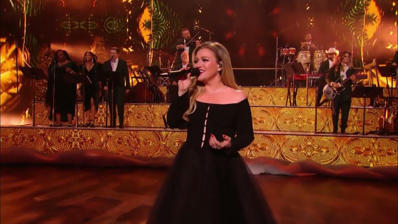 Kelly Clarkson - Underneath The Tree (Live from NBC's Christmas at the Opry) Kelly Clarkson - Underneath The Tree (Live from NBC's Christmas at the Opry)