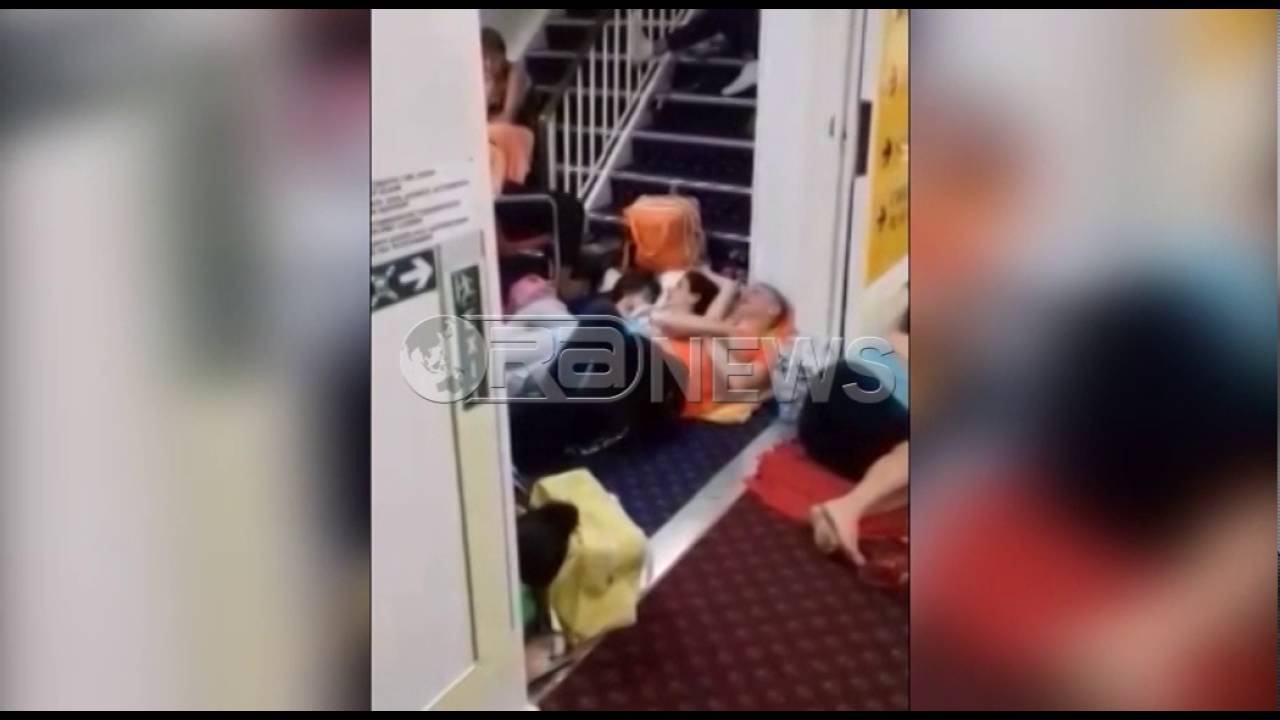 Ora News – Kushtet skandaloze ku udhëtojnë shqiptarët në tragetin Brindizi – Vlorë