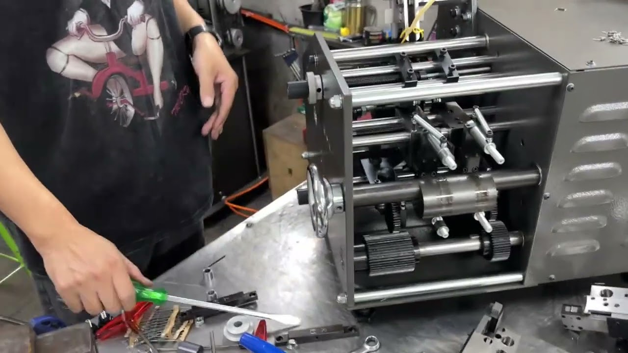 RF-101M Changing the die set